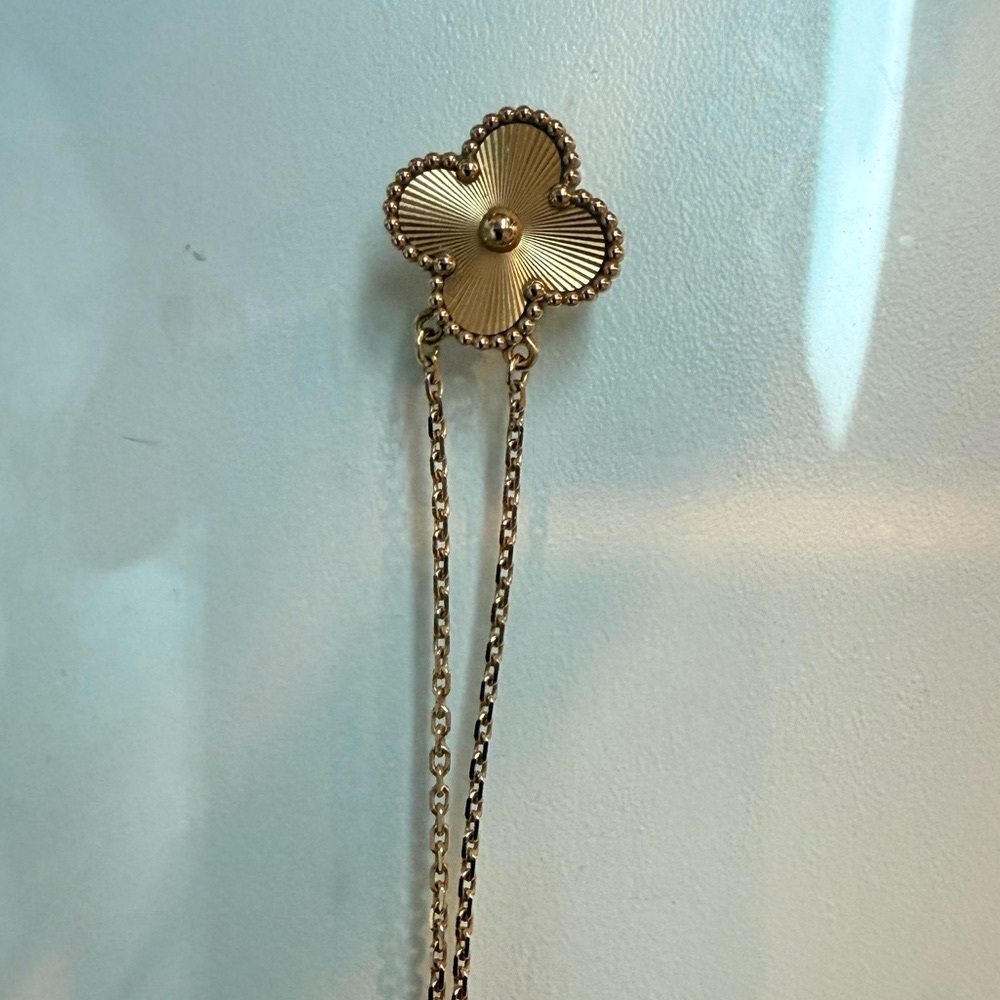 Vintage Alhambra Van Cleef & Arpels gold pendant 18K